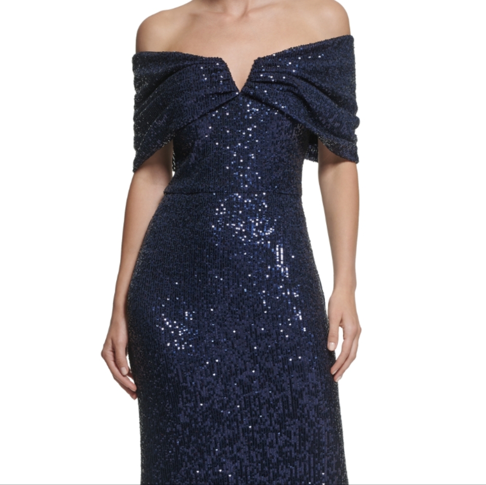 VINCE CAMUTO Gown/ Navy/ size 2